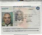 il utilise le passeport de quelqu'un d'autre